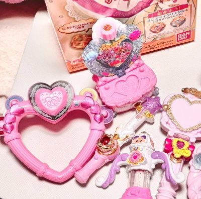 第三次下单啦 就是比较慢 其他都还好 特别喜欢 淘到了喜欢好久的玩具 特别细节 贴纸贴了好久哈哈哈 又多了几个收藏品