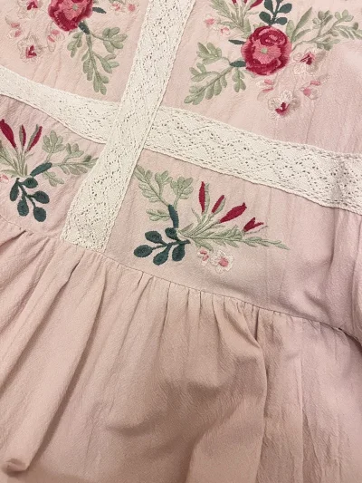 很多次海淘啦～代购非常的方便，而且物流也很快。这次也淘非常森森的衣服，最喜欢衣服的大片刺绣，最特别的是两边有口袋，非常的喜欢?