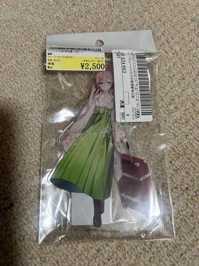 居然能低价淘到了去年联动的谷子！这次过年发货，以为是很久，结果还更快收到了，打包严实，从下单到收货全程安心。很满意，价格也满意，又下单了几个，还在路上～