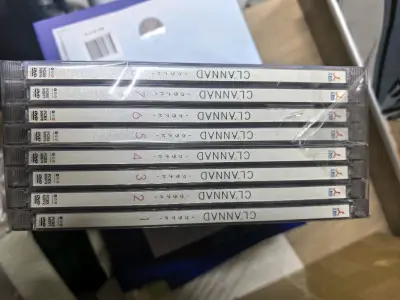 外面有一层泡沫纸，拆开后又有一层塑料膜包住，拆开后居然还有一层泡沫纸，非常用心的商家，品相也很好，这次购物很满意

