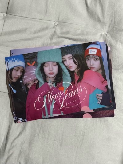 特别惊喜啊，箱子里面填充了特别多泡沫纸和两块纸板覆盖在了我的文件夹旁边，非常出乎意料的安全抵达了，很感谢发货人员的尽心尽责，这次物流也特别顺利，合单三天就成功准备出库了，感觉是最快的一次，购买的东西也是正品，实物好美啊，我太喜欢了