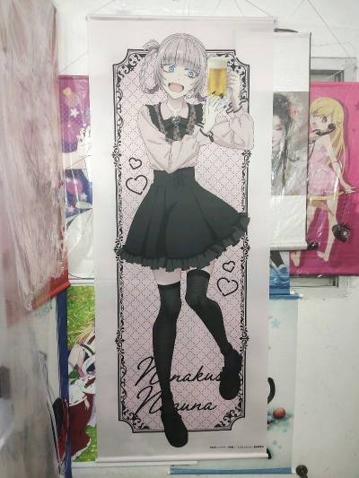 小荠这幅等身挂画买的时候很高兴，以为是好价，第二天骏河屋就上了便宜30块的。算了。实物好大，我的第一幅大等身挂画