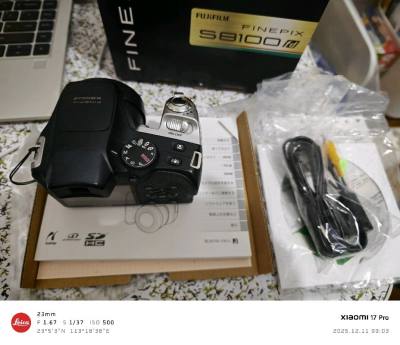 一个超便宜的富士小长焦，很小巧轻便，非常适合新手入门，在挖煤姬上面经常能看到各种相机的好价，已经在挖煤姬买了好多拍立得和ccd了