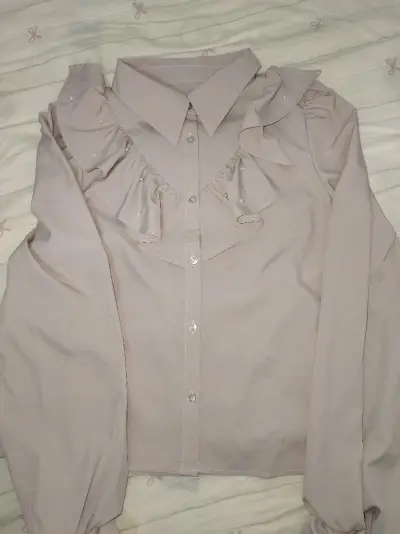 这次挖到的宝贝也太绝了！细节精致到让人尖叫！?
 
- 粉色荷叶边衬衫：温柔的豆沙粉，胸前的荷叶边点缀着珍珠，甜美又不失优雅，面料顺滑，上身超显气质。
- 白色蕾丝露肩上衣：精致的蕾丝领口，搭配闪亮的水钻纽扣，露肩设计又甜又欲，自带氛围感。
- 浅紫蕾丝衬衫：温柔的...这次挖到的宝贝也太绝了！细节精致到让人尖叫！?
 
- 粉色荷叶边衬衫：温柔的豆沙粉，胸前的荷叶边点缀着珍珠，甜美又不失优雅，面料顺滑，上身超显气质。
- 白色蕾丝露肩上衣：精致的蕾丝领口，搭配闪亮的水钻纽扣，露肩设计又甜又欲，自带氛围感