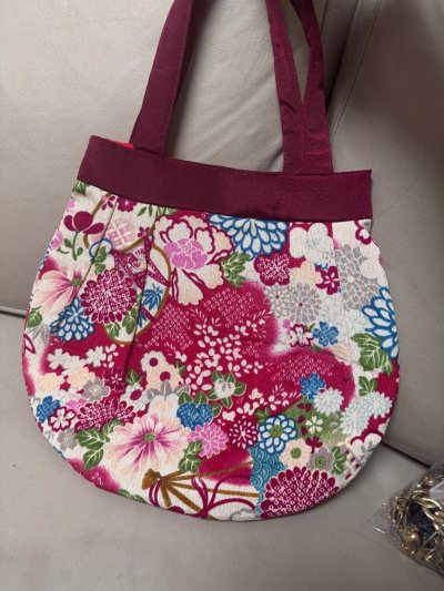 又在挖煤姬安全下车～平台操作简单，商品全、捡漏方便，AI代拍很省心。入库拍照、加固打包都很到位，漂洋过海一点没磕碰。运费划算、物流稳定，客服响应快，日淘一直选它，体验感满分！