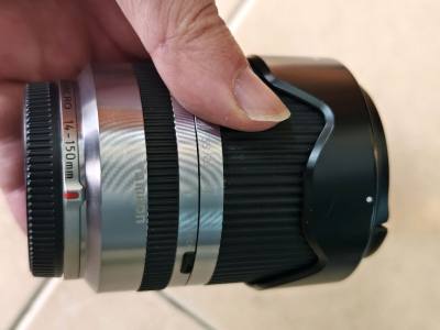 腾龙14-150mm F/3.5-5.8 Di III (Model C001) 是一支为M43系统设计的大变焦“一镜走天下”镜头，等效全画幅28-300mm，主打轻便和性价比。