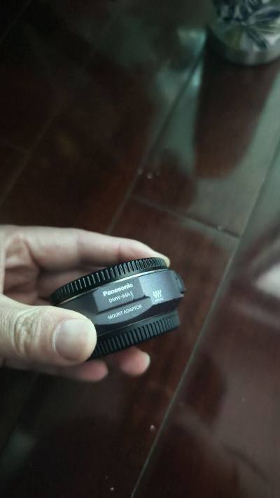 松下 DMW-MA1 镜头转接环，用于将4/3系统（如奥林巴斯E系列单反）的镜头，转接至M4/3微单机身（如松下GH系列、奥之心OM-D系列），实现自动对焦和光圈控制。