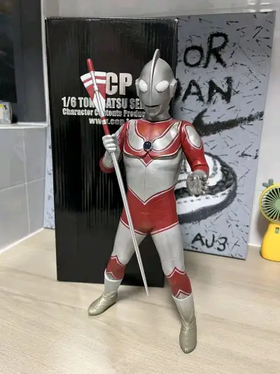 第一次入手1.0长矛，相比2.0细节刻画更到位，而且有发光机构，更还原剧照杰克奥特曼形象，平台物流体验非常好，打包到位，物品安全到手。