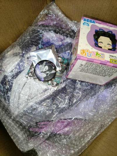 超级大的一个箱子！我买了一个抱枕，抱枕也是用泡沫纸给我装好，所有东西都分类的很好，泡沫纸用的超级多，完全不怕受损，东西非常安全的到家了！而且合单也很方便，这一箱的运费才花了40多块钱