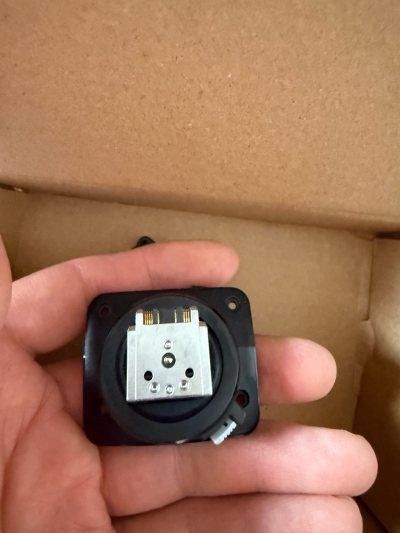 一直想收F32M做双灯补光，挖煤姬帮我圆梦！两台一起拍、合箱省运费，全程中文界面+实时物流，清关顺利，包裹防震到位，成色很新。通病塑料热靴直接升级金属件，DIY零难度，换上后稳如泰山，再也不担心松动断裂。现在两台满血上阵，反射闪光、离机引闪随便玩，日淘+动手修复，快...一直想收F32M做双灯补光，挖煤姬帮我圆梦！两台一起拍、合箱省运费，全程中文界面+实时物流，清关顺利，包裹防震到位，成色很新。通病塑料热靴直接升级金属件，DIY零难度，换上后稳如泰山，再也不担心松动断裂。现在两台满血上阵，反射闪光、离机引