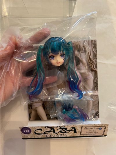 这次是使用挖煤姬在煤炉购入一个cara娃娃，购买速度非常快，入库拍照也很细致，选择了竹蜻蜓发回，加固服务非常到位，盒子四角尖尖没有损坏，下次购买娃娃还选择挖煤姬，体验非常完美！