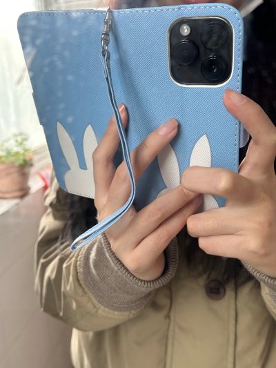 三月的快乐，是挖煤姬给的?
淘了很久的轻松熊、萌物手机壳终于到手，拆箱瞬间被治愈。平台操作简单，打包用心，防震填充满满当当，宝贝被保护得好好的。
不用赶时间、不用担风险，慢慢拆箱、细细欣赏，这就是海淘的松弛感呀～
#挖煤姬 #三月开箱 #中古好物 #松弛感浪漫