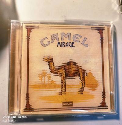 最近在mercari上淘到了几件心仪的宝贝，体验非常棒！一件Camel的Mirage，成色很新无损伤；The Antlers的经典专辑《Hospice》，音质完美；还有赛马娘“无声铃鹿”的未使用周边，价格超划算；另外竞拍到了一张CD套装，过程有趣，最终好价得标。竹蜻...最近在mercari上淘到了几件心仪的宝贝，体验非常棒！一件Camel的Mirage，成色很新无损伤；The Antlers的经典专辑《Hospice》，音质完美；还有赛马娘“无声铃鹿”的未使用周边，价格超划算；另外竞拍到了一张CD套装，