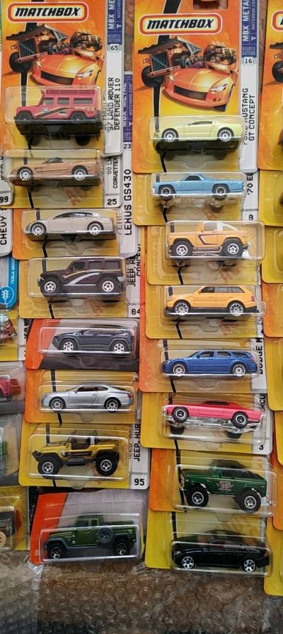 因为车比较多，有的海运，时间虽然长了点，但是物品都很完美，包装的很好，每一个车都没有瑕疵，太好了，很喜欢！