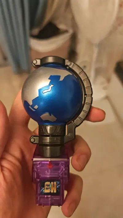 在雅虎日拍上拍了个四仔的大套，其中的地球很可惜没有盒子，不过成色意外的好，把其他的运费合计一下，简直是白菜价！挖煤姬真不错