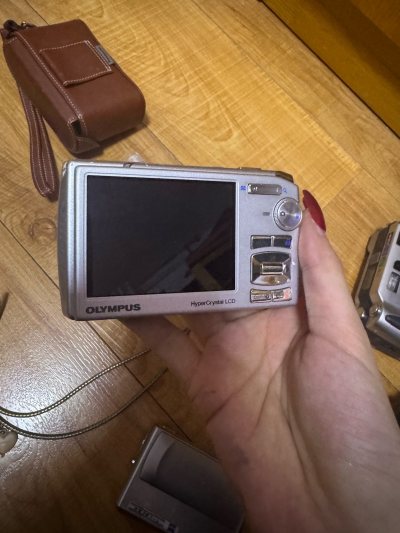 第一次海淘就成功入手两台心仪的CCD相机，体验感直接拉满！?

粉色的尼康Coolpix小巧精致，复古质感拉满，出片自带柔焦滤镜，氛围感十足；另一台银色机型手感扎实，功能完好，成色和描述完全一致，完全超出预期。

平台的海淘流程清晰又省心，从下单、物流追踪到清关提醒...第一次海淘就成功入手两台心仪的CCD相机，体验感直接拉满！?

粉色的尼康Coolpix小巧精致，复古质感拉满，出片自带柔焦滤镜，氛围感十足；另一台银色机型手感扎实，功能完好，成色和描述完全一致，完全超出预期。

平台的海淘流程清晰又省心