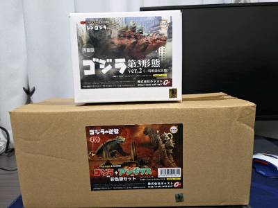 又体验了一次合单，走的航空件速度很快，保留了原包装所以包的非常严实，很幸运这次都完好无损的到达了，东西做工很精致很赞