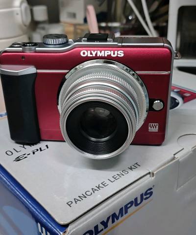 在挖煤姬入手奥林巴斯E-PL1，整体体验超满意。平台操作简单，日文详情翻译清晰，下单和物流全程可追踪，客服响应及时，海淘小白也能轻松上手。包裹打包特别扎实，多层防护，相机完好无损到手。机身成色与描述一致，无暗病、按键灵敏，复古小巧颜值高，日常携带很方便。开机试拍，色...在挖煤姬入手奥林巴斯E-PL1，整体体验超满意。平台操作简单，日文详情翻译清晰，下单和物流全程可追踪，客服响应及时，海淘小白也能轻松上手。包裹打包特别扎实，多层防护，相机完好无损到手。机身成色与描述一致，无暗病、按键灵敏，复古小巧颜值高，