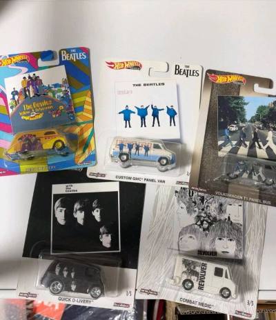 这套风火轮披头士联名车模，每款都还原了经典专辑封面，涂装精致，合金质感扎实，是乐迷与车迷双重身份的收藏佳品，情怀满满！✅
