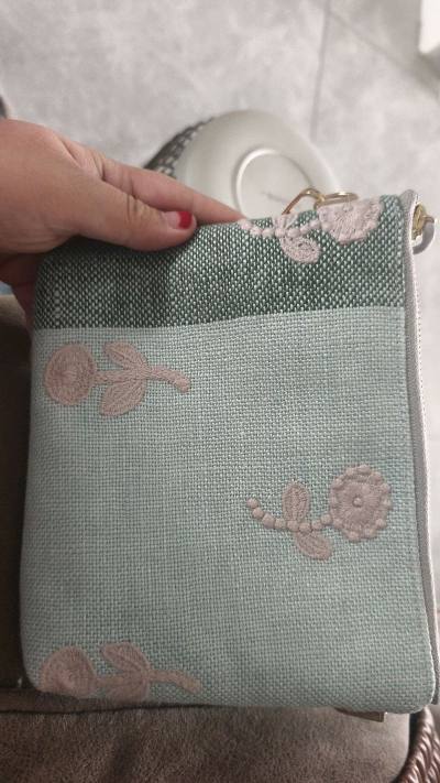 淘到了我喜欢的布料幸福花做的包包，好开心哦，挖煤姬好宝藏哦，可以挖到我喜欢的东西，会一直来购买一直挖包！