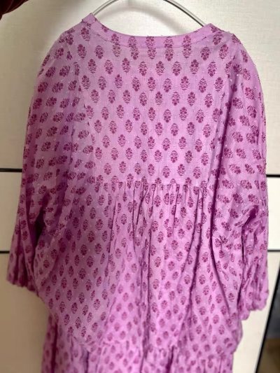 这件衣服太满意啦！实物超可爱，面料软糯亲肤，做工精致，和图片完全一致。平台操作简单，代拍响应快，物流全程可查，打包严实牢固，到手毫无破损。客服回复及时，一切顺利，整体体验超棒！开心开心开心！！