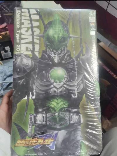 blade里最喜欢的一个undead joker不死兽 这个rah做的细节也挺好 卖家的东西比较新 打包也挺好价格也美丽 门的打包和发货也挺快 总之是挺不错的