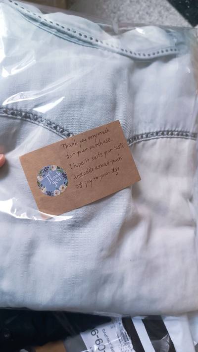 挖到宝啦！！！！买了两件衬衫，一件古着，一件二手。成色都非常好！像新的一样。价格也是香香，放国内得卖个2.3倍。在日淘一张多拿下。挖煤姬速度真是没说的，ems速度无敌。丝滑过关。还没意识到就到家门了。也感谢?卖家的打包和小卡片！爱了爱了~