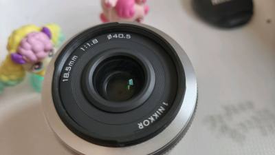 等了两周终于到货了，镜头非常的完美，很新，1.8的大光圈虚化不错，等效50mm，接近肉眼，感觉成像比比10mm的还要好一点


