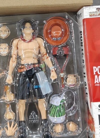 帅就一个字，他是很帅！非常帅！超级无敌帅的好吗！！！没人反驳吧！看看这肌肉线条，看看这美丽脸庞！奶思～～