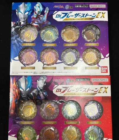 两套新生代奥特曼的辉石，成色新，有银河、维克特利、艾克斯、欧布、杰德、罗布泰迦、泽塔、特利迦、德凯、布莱泽16位奥特曼的密钥