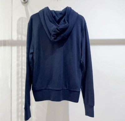 这次切了一件外套，价格简直超白菜了，因为对方拍的很清楚，说明也很清楚，看完对面评价以后就放心入手了！！收到如心中所想一样好哈哈哈，EMS物流速度超快，一直选ems，急性子等不了一点。