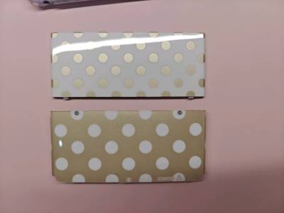 天鹅闪粉壳，和金色点点的替换壳都很貌美。挖煤姬购买速度快，包装好，比国内价格更实惠，可以淘到稀有的商品，非常喜欢！