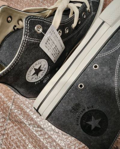 余文乐特有的印记，和他最爱的addict系列联名出了这双水洗灰配色，总体无功无过，细节还算不错，性价比较高