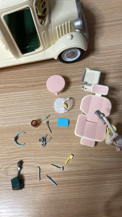 周末收到，双休日可以在家玩了。这次买的救护车，我之前就有煤炉上买过，当时价格不便宜，这次这个，算上运费也才不到400，还是很划算的。