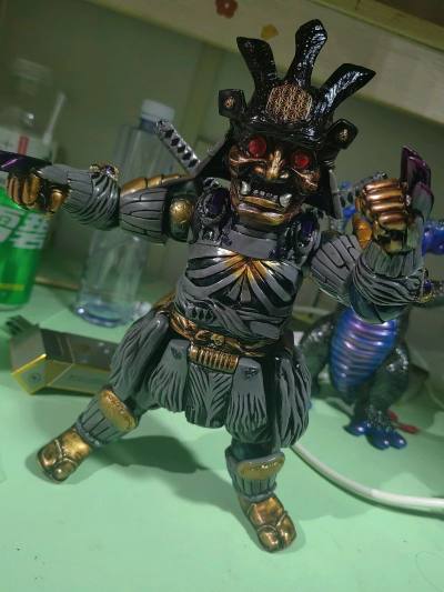 ? 购物体验分享
 
这次在挖煤姬上入手的几款sofubi玩具真的超出预期！首先是月巧舍的河童，橙红色的软胶质感细腻，上色均匀，细节处的纹理都清晰可见，摆在桌面特别有昭和复古感。至高玩具的武士造型张力十足，做旧的战损涂装非常逼真，拿在手里沉甸甸的很有分量。还有Art...? 购物体验分享
 
这次在挖煤姬上入手的几款sofubi玩具真的超出预期！首先是月巧舍的河童，橙红色的软胶质感细腻，上色均匀，细节处的纹理都清晰可见，摆在桌面特别有昭和复古感。至高玩具的武士造型张力十足，做旧的战损涂装非常逼真，拿在手里