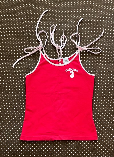 在这个平台上买到了一个阿迪达斯吊带和一件阿迪达斯波士顿包包 包包容量大吊带也非常合身 好看舒适 非常推荐这个平台，而且还有积分抵扣运费，非常良心