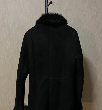 终于收到货啦！包装特别严实，没有任何破损。衣服实物和图片一致，成色比想象中还要好，毛质顺滑厚实，上身效果超好看。挖煤姬物流速度稳定，整个流程清晰省心，合单、打包都很专业。这次海淘安全下车，体验感满分，已经推荐给朋友，下次还会再来！