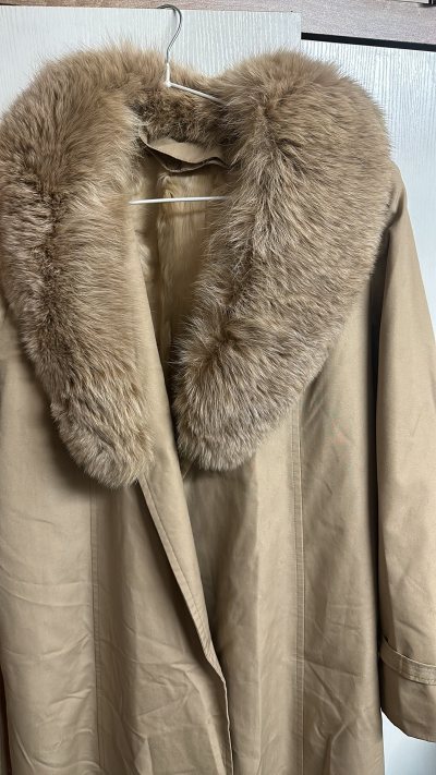 超高清的买家秀了～这款狐狸毛+羊羔毛内衬+纯棉面料+聚酯纤维内衬的风衣外套buff加满～没有对手，我很满意。