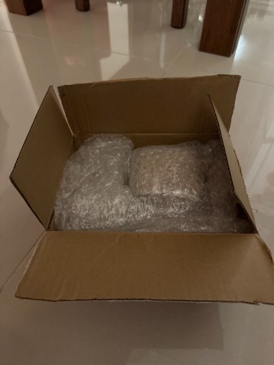 又一次在挖煤姬安全下车啦，ems效率非常高，下单到收货仅一周时间，快递保护十分到位，不仅在快递箱外加了保护膜，在包裹内也填充了很多缓冲，宝贝安然无恙，点赞！