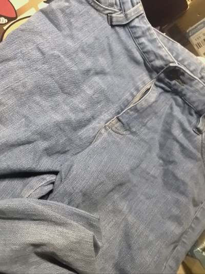 喜欢很久却一直没有遇到过的pinkhouse紫阳花牛仔裤终于被我买到啦！裤子很合身，物流也很迅速！特别感谢挖煤姬带给我良好的购物体验