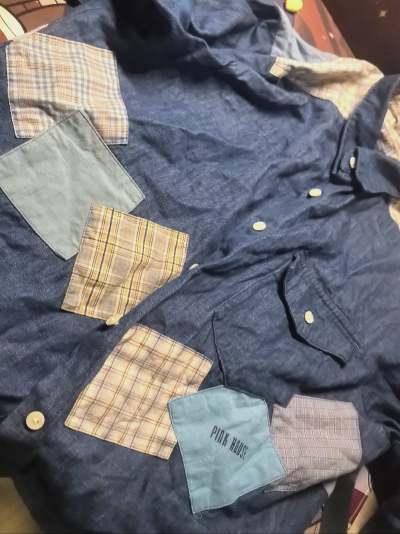 Pinkhouse牛仔拼格子，胸前有logo
成色还可以，没破损没污渍，物流也很快
春夏穿很合适，感谢挖煤姬给我的很好购物体验
