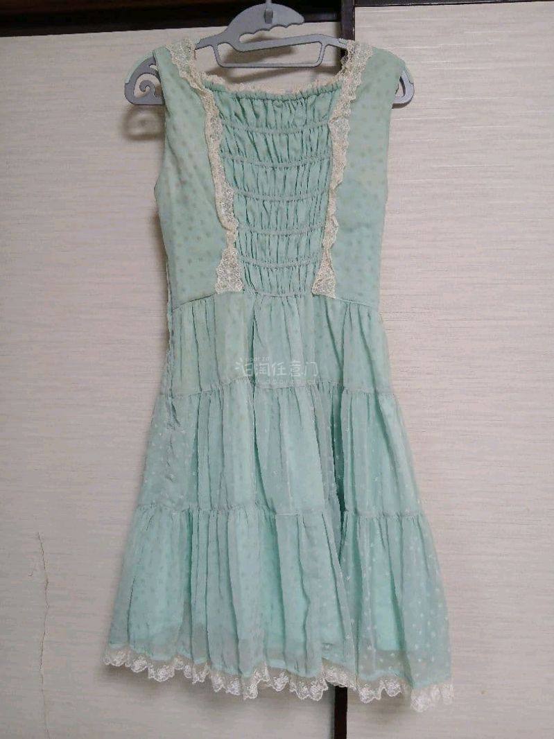  小裙子到啦! 这次走了航空epl，卡年关居然20天才到货。 夸一下挖煤姬的平台体验：页面干净整洁，操作流畅；商品更新快，切煤效率高，日拍也完全不在话下！作为新手也能轻松上手，真是省心又放心。 已经开始期待下一次的挖煤之旅啦！