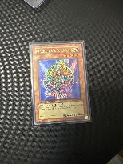 买到了想要的卡牌，真的很开心，竹蜻蜓的速度也很快，谢谢挖煤姬平台提供的帮助，，希望之后也能在平台上买到自己喜欢的东西。