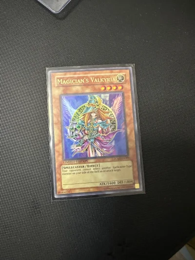 买到了想要的卡牌，真的很开心，竹蜻蜓的速度也很快，谢谢挖煤姬平台提供的帮助，，希望之后也能在平台上买到自己喜欢的东西。