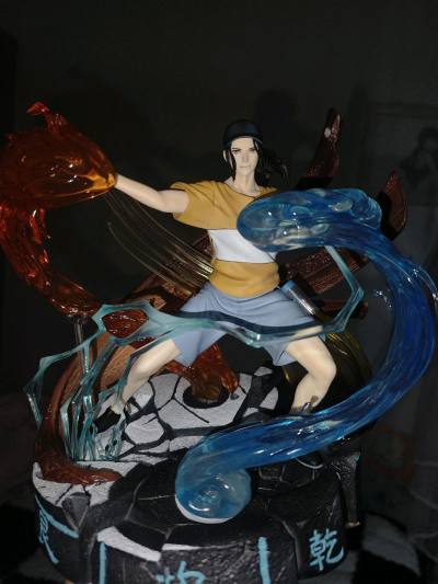 比国内便宜，干脆就在煤炉上切了。虽然物流没那么快，但是保存的很好，也没有磕碰之类的。特典也都在，也总这个帅啊，本来以为实物没那么好看，但是拿到之后发现脸模真的挺帅的，很精致。总体来说是一次挺好的购物体验