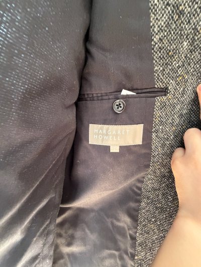 经常在挖煤姬上面淘一些成色比较新的二手衣服，一方面是促进环保，而且是一些稀有的老款很珍贵，价格也很有优势，非常推荐。