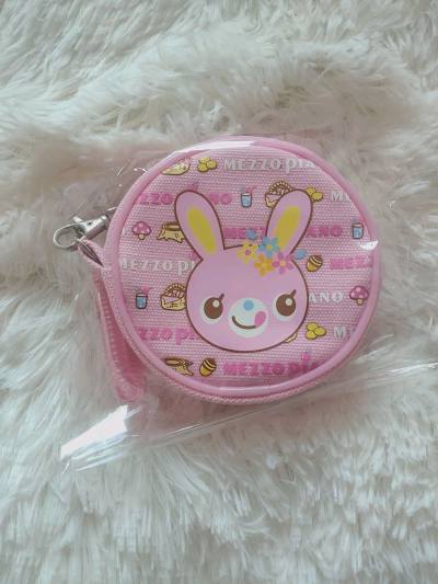 在这里淘到了一款非常可爱的兔兔小包，超喜欢这款，每次在挖煤姬都可以遇见自己喜欢的，在这里海淘非常的开心，挖煤姬发货速度也快，包装也很好，每次收到货后超开心^_^，挖煤姬带给我了很多快乐！