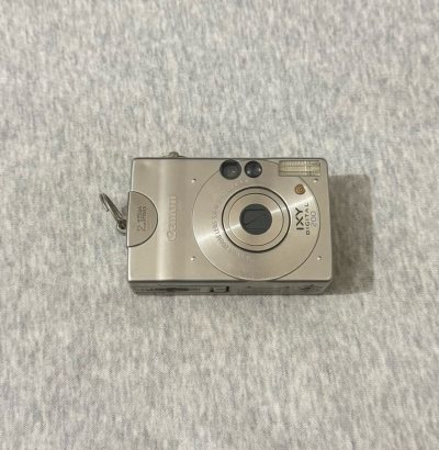 在挖煤姬入手三台CCD相机，整体体验超满意！下单流程顺畅，物流快，打包严实，相机完好无损。成色与描述一致，功能正常，CCD复古氛围感拉满，直出色彩好看，拍照清晰有质感。性价比高，客服耐心，日淘放心又省心，已经推荐给朋友，以后还会继续回购！