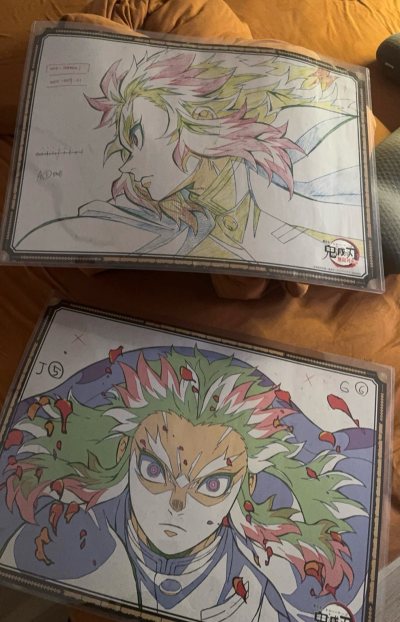 谁懂啊家人们！在煤炉挖到了《鬼灭之刃》无限列车篇的手绘原稿！笔触和色彩都好绝，炼狱杏寿郎的热血感直接冲出画面?。
包装得超严实，没有折痕，连细节标注都清晰可见。这种能摸到原作温度的感觉，真的太幸福了！挖煤姬牛