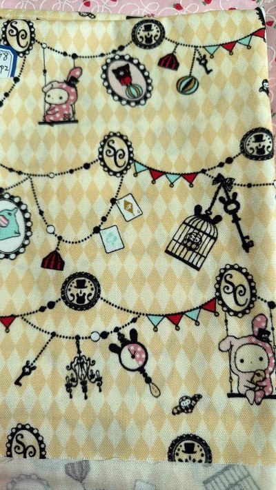 这一箱的运费特别划算，运输也很快，也收到了美美的布料，感谢挖煤姬，太好看了，喜欢，也收到了好几块古布料